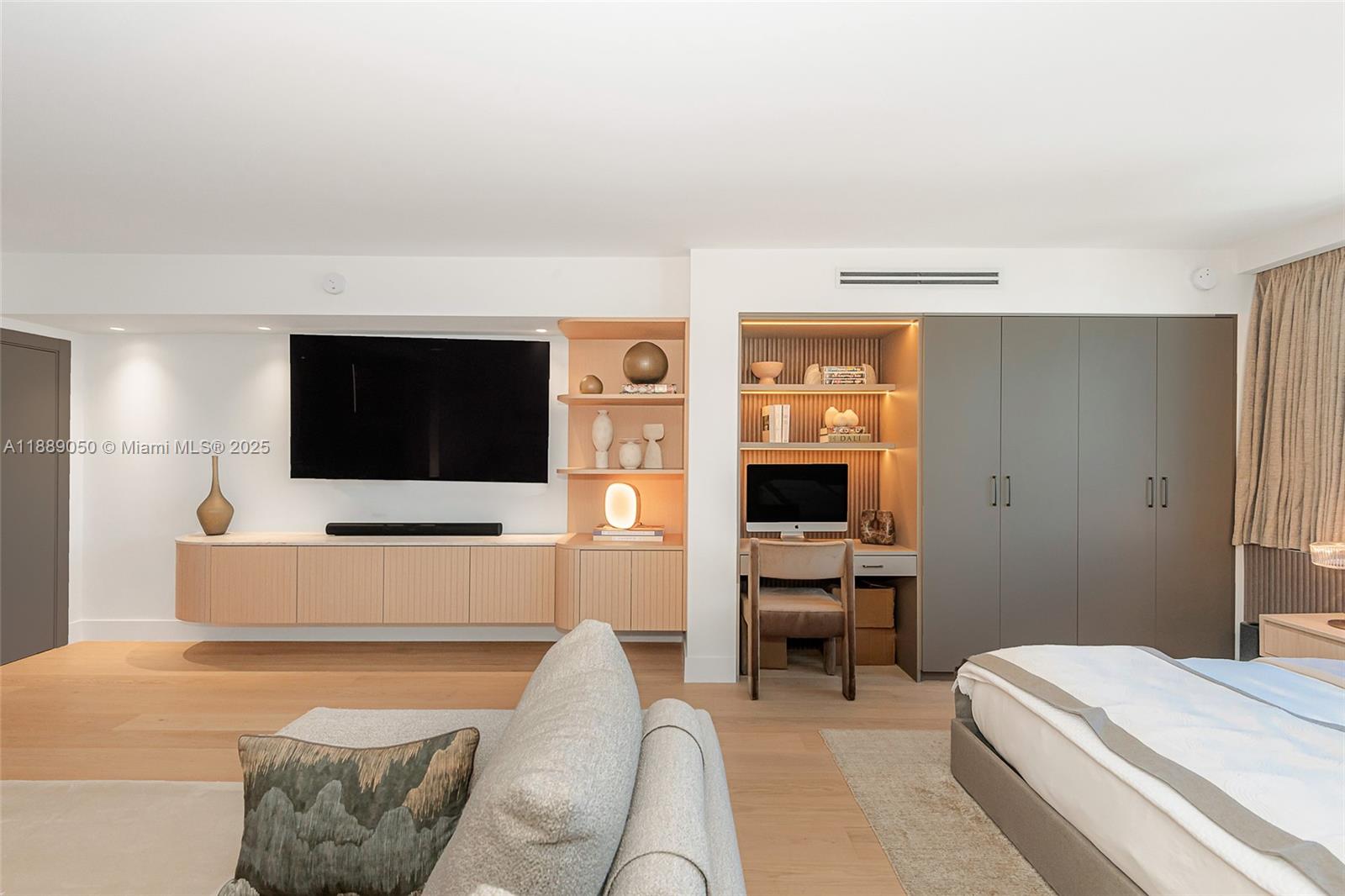 RONEY PALACE CONDO - Residential Lease