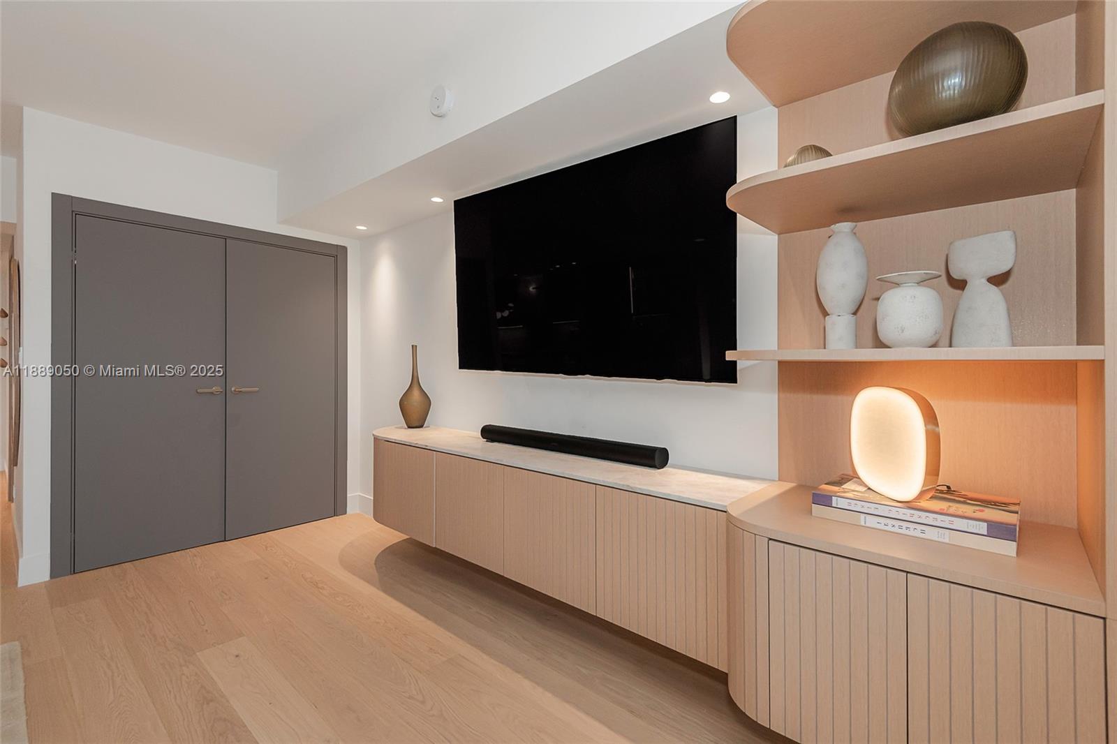 RONEY PALACE CONDO - Residential Lease