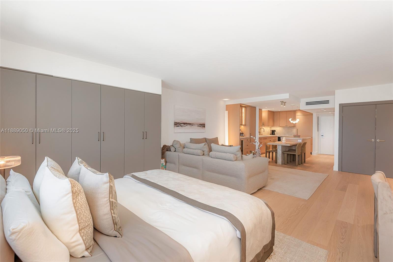 RONEY PALACE CONDO - Residential Lease