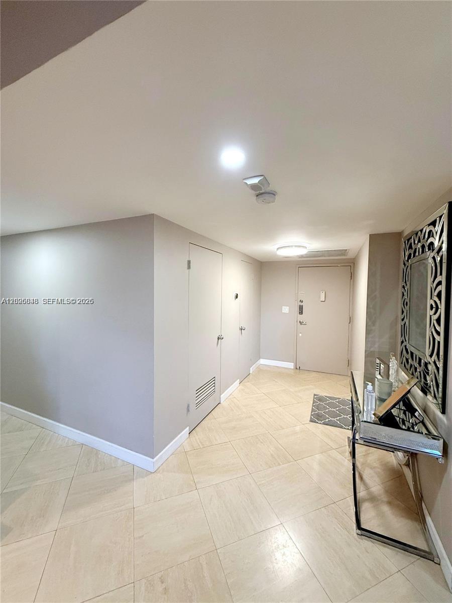 CANONGATE CONDO NO ONE - Residential
