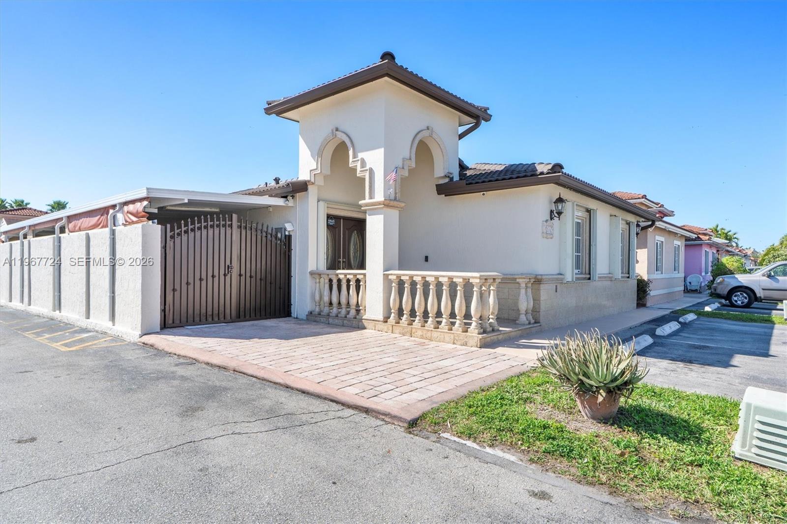 LOS PALACIOS I CONDO - Residential