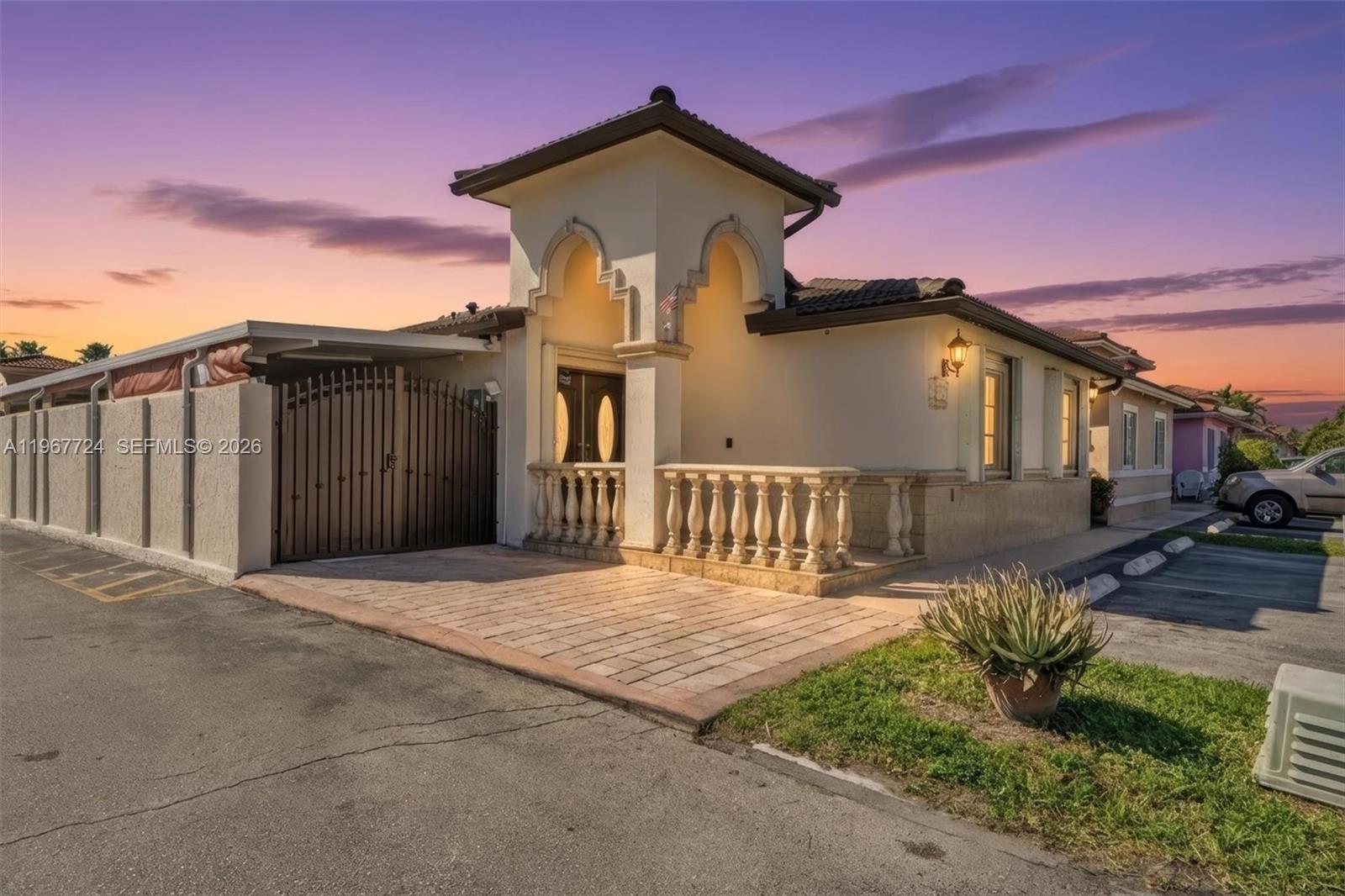 LOS PALACIOS I CONDO - Residential