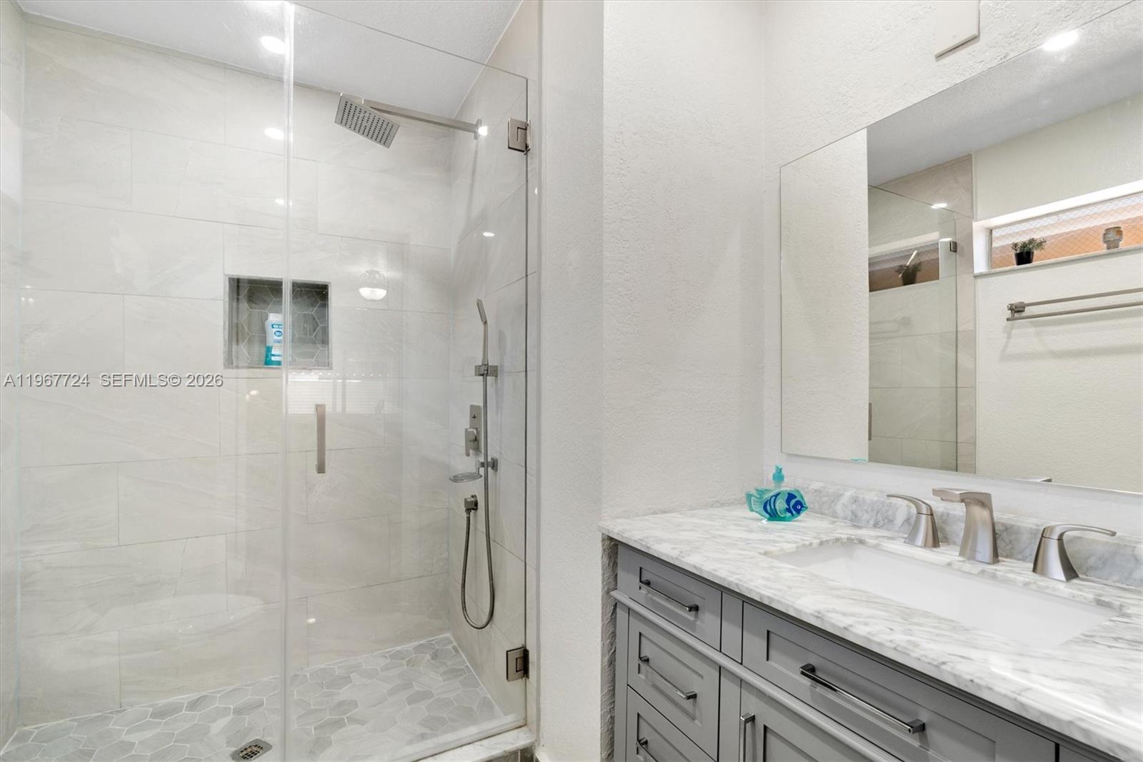 LOS PALACIOS I CONDO - Residential