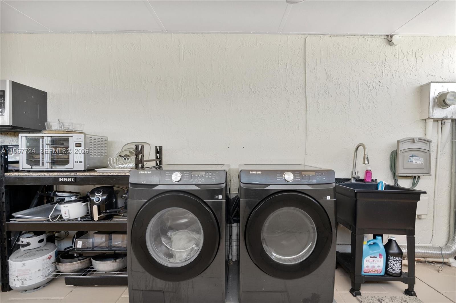 LOS PALACIOS I CONDO - Residential