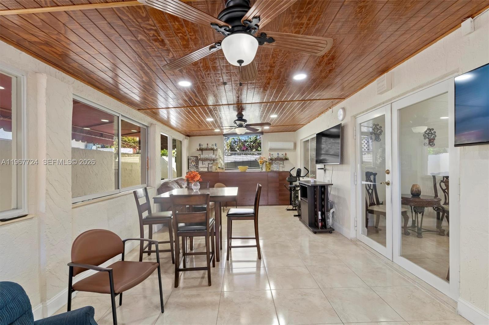 LOS PALACIOS I CONDO - Residential