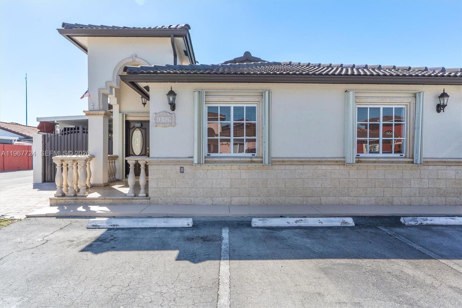 LOS PALACIOS I CONDO - Residential