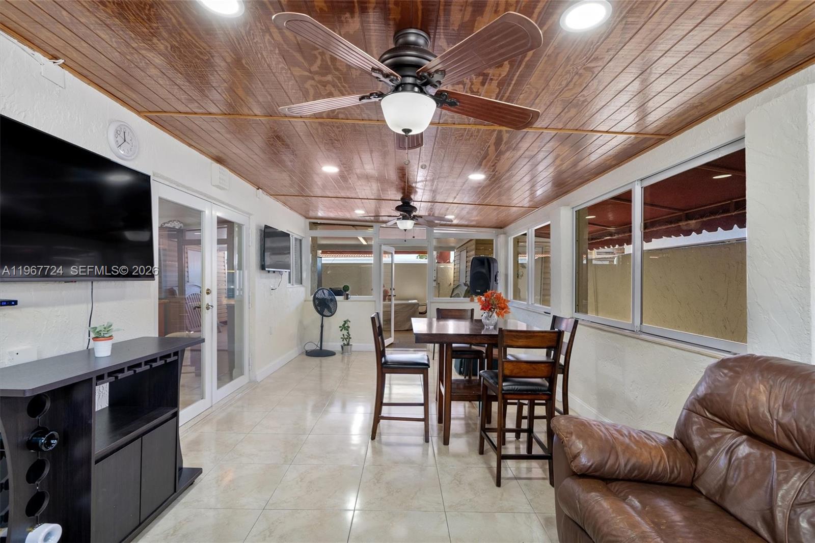 LOS PALACIOS I CONDO - Residential