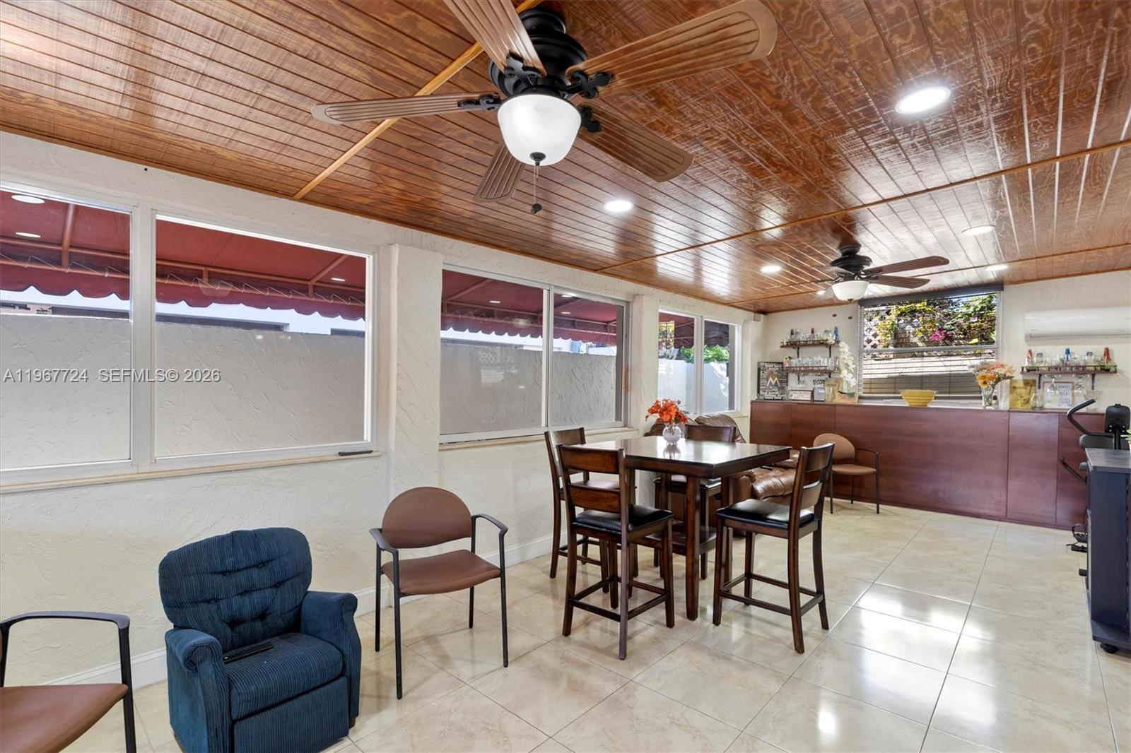 LOS PALACIOS I CONDO - Residential