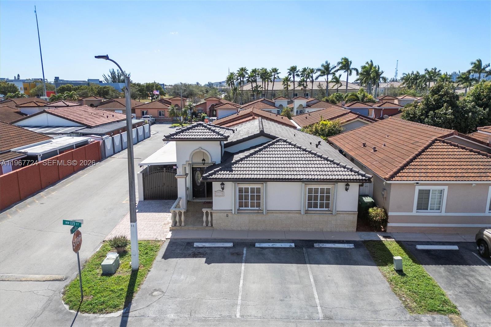 LOS PALACIOS I CONDO - Residential