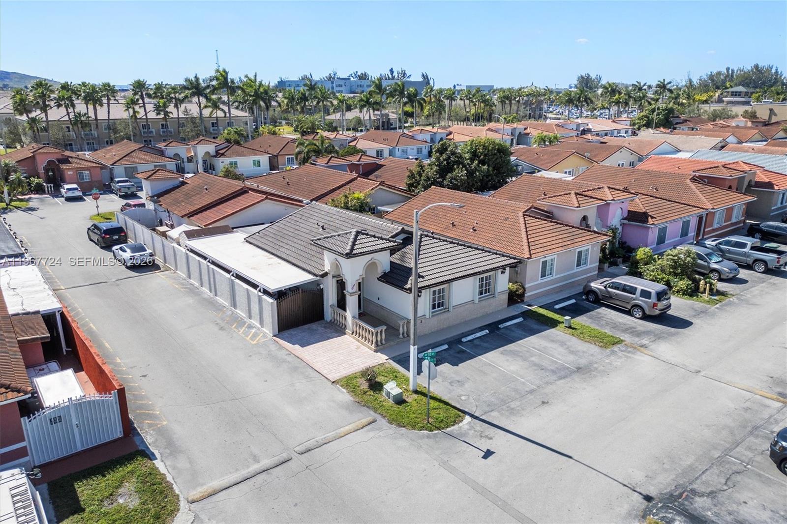 LOS PALACIOS I CONDO - Residential