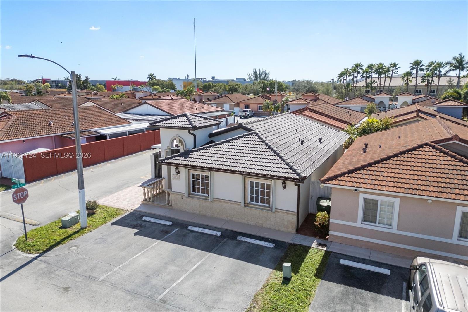 LOS PALACIOS I CONDO - Residential