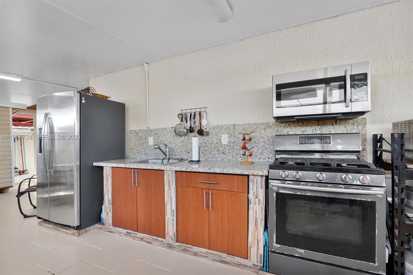 LOS PALACIOS I CONDO - Residential