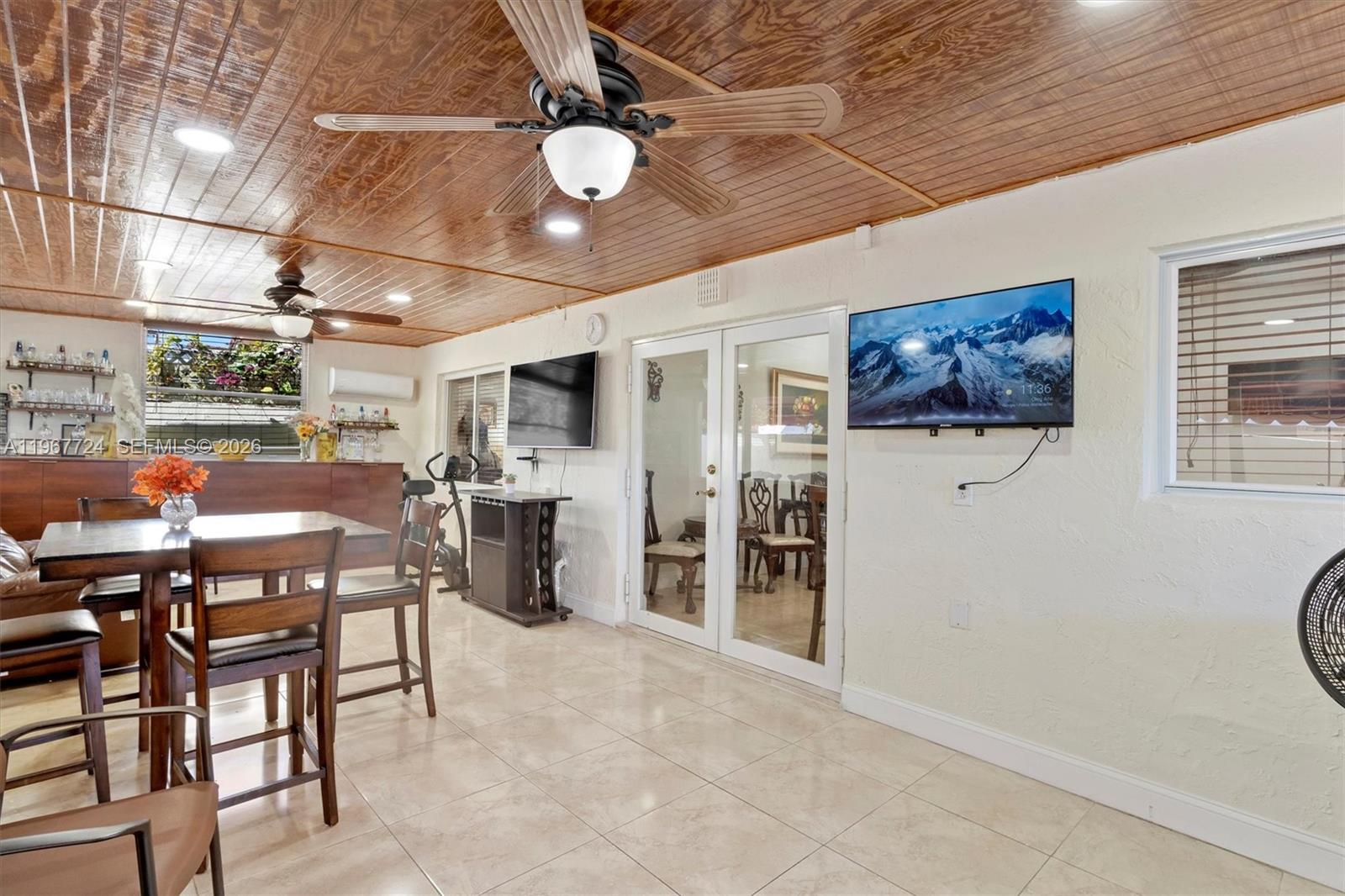 LOS PALACIOS I CONDO - Residential