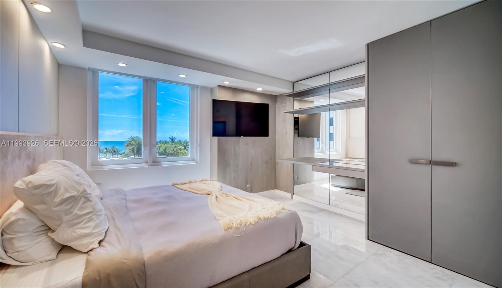 2301 Collins Ave 439