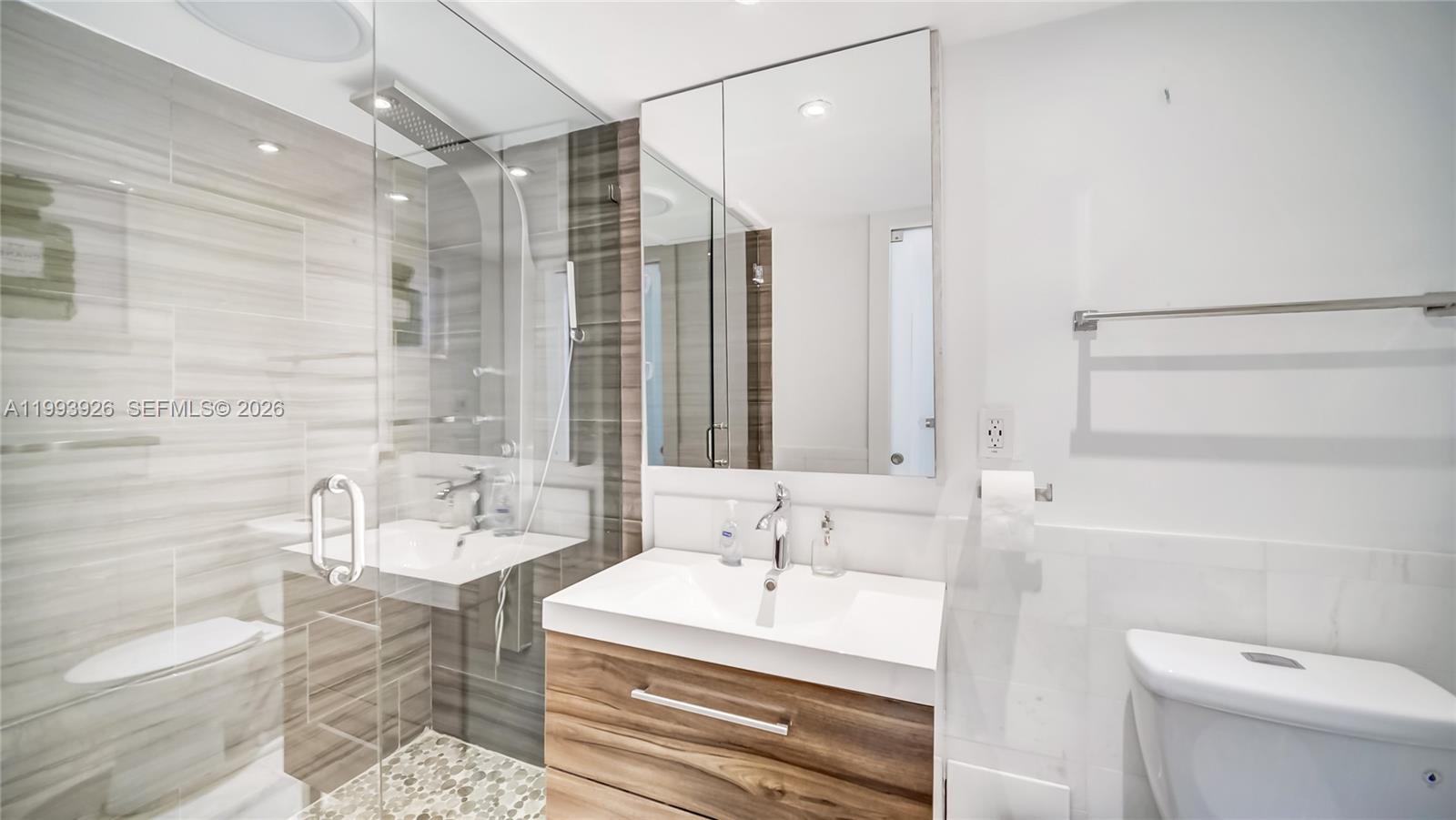 RONEY PALACE CONDO - Residential Lease