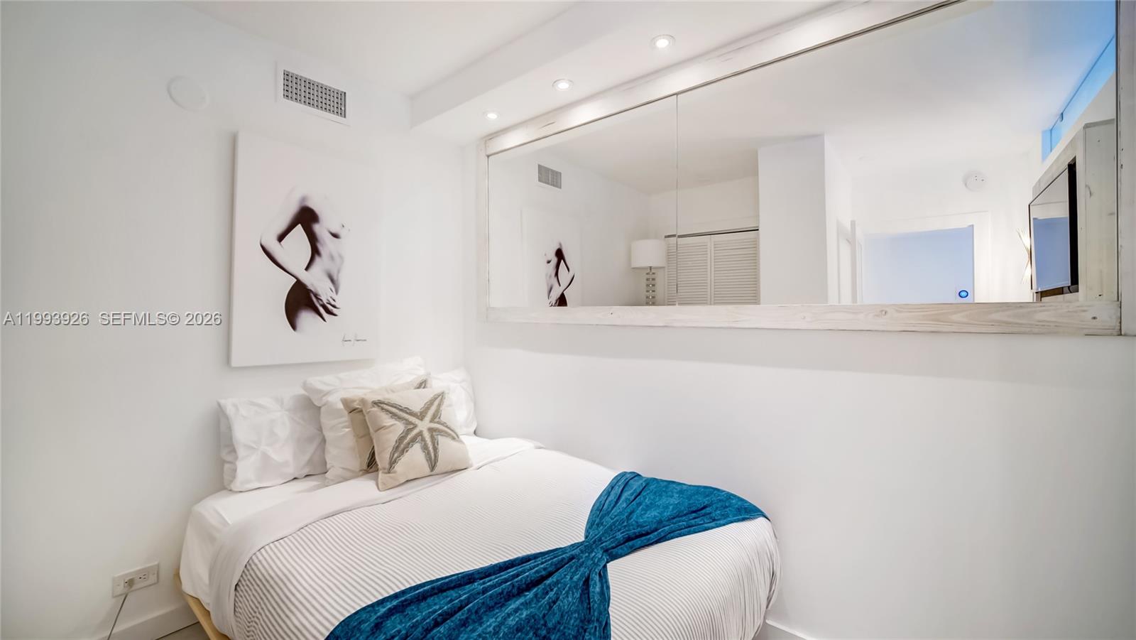 RONEY PALACE CONDO - Residential Lease