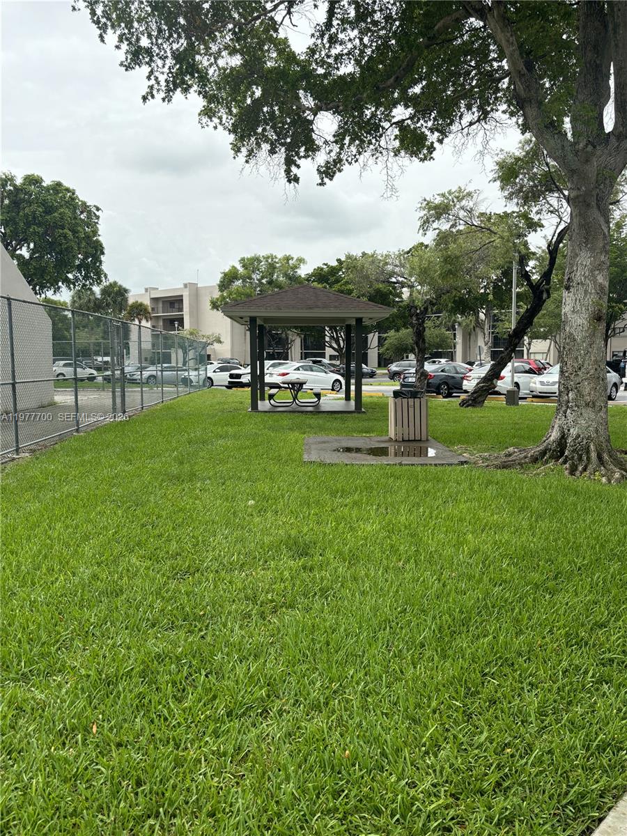 HORIZONS WEST CONDO #10 - Residential