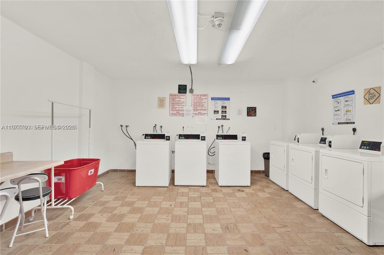 HORIZONS WEST CONDO #10 - Residential