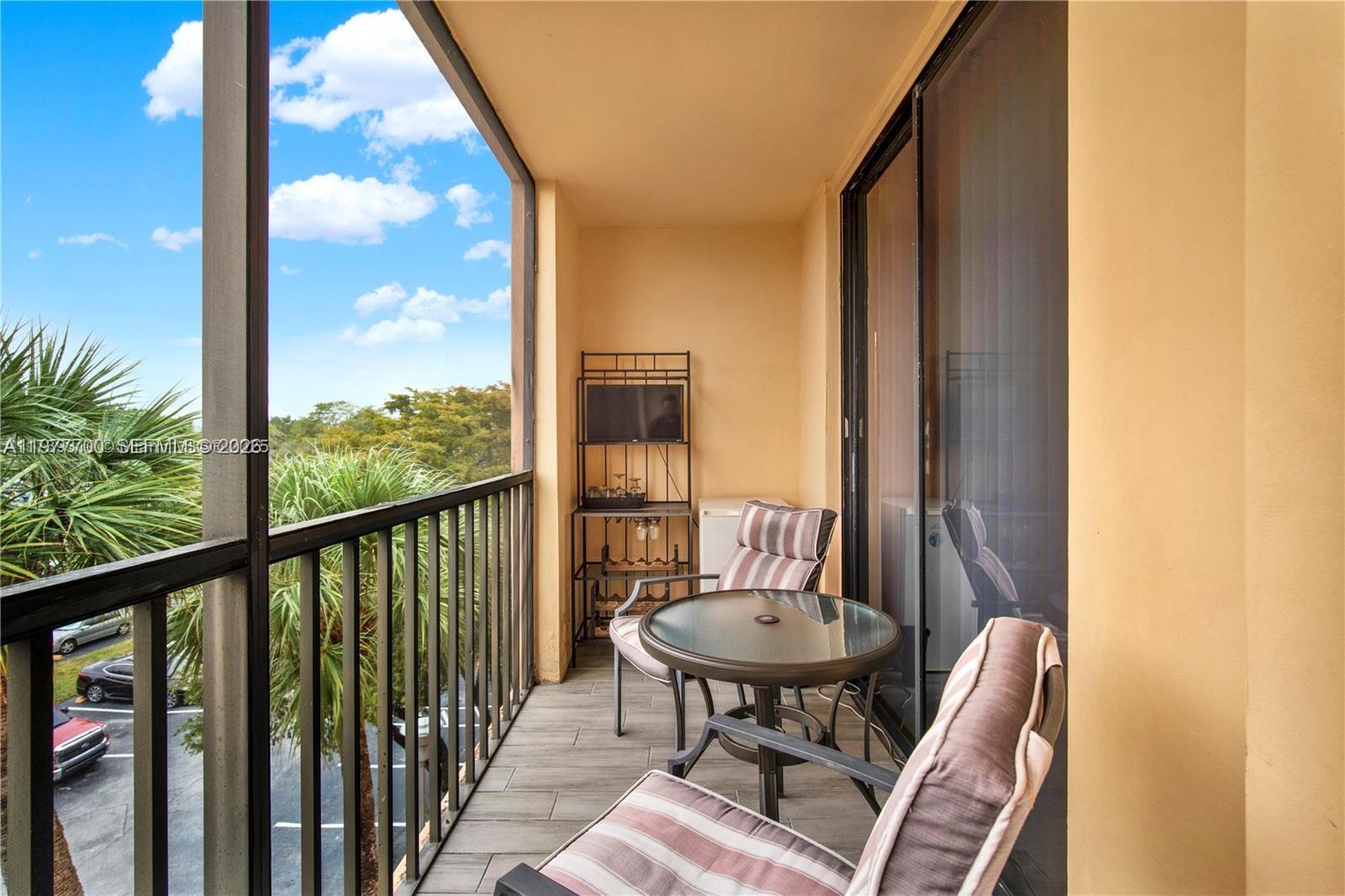 HORIZONS WEST CONDO #10 - Residential