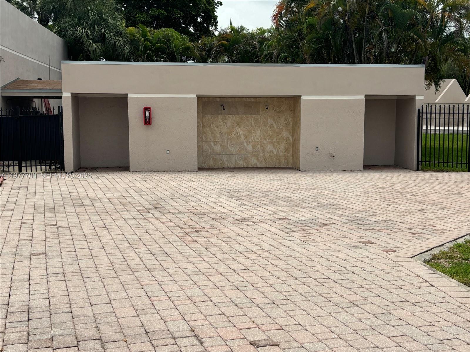 HORIZONS WEST CONDO #10 - Residential