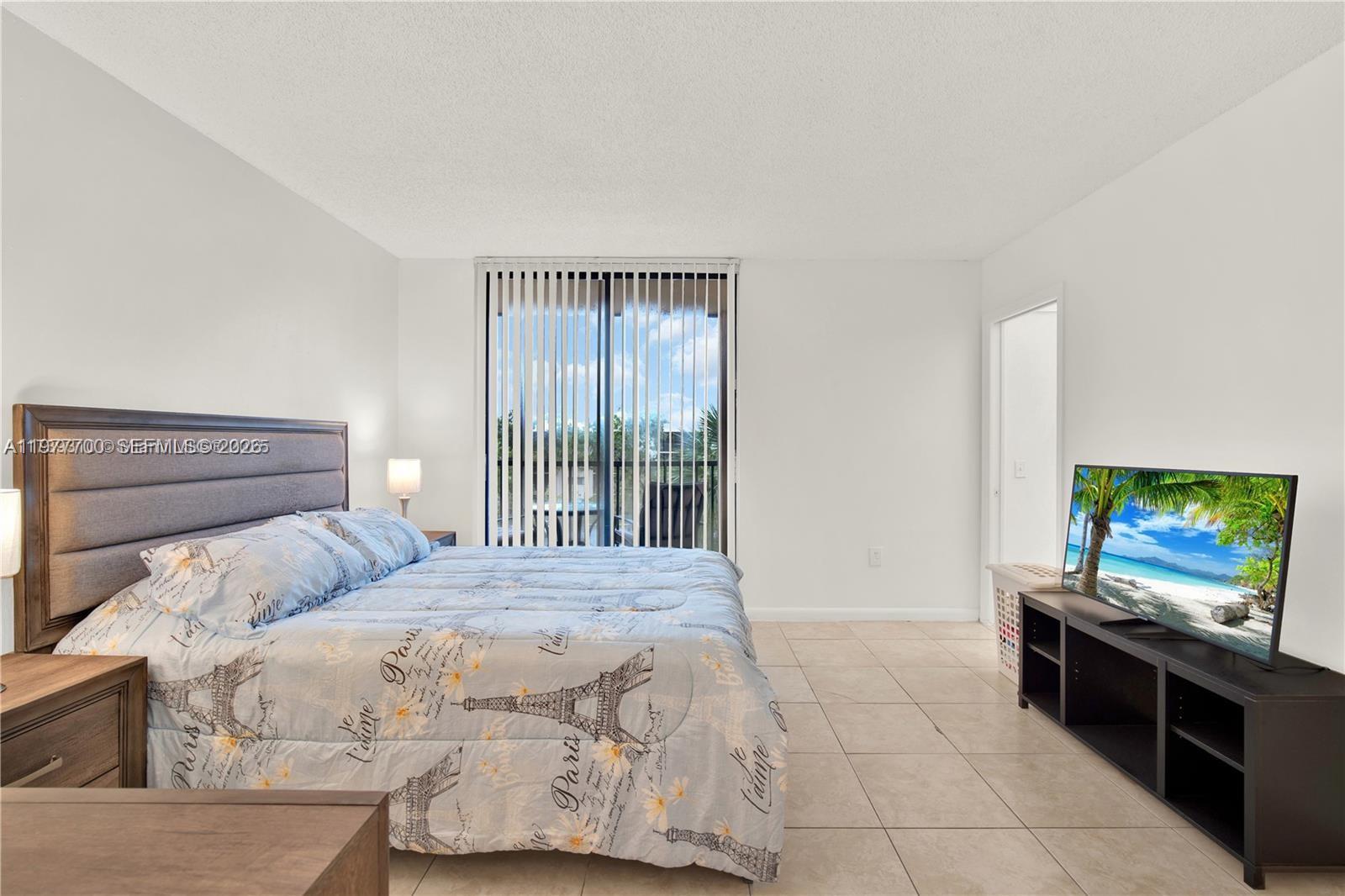 HORIZONS WEST CONDO #10 - Residential