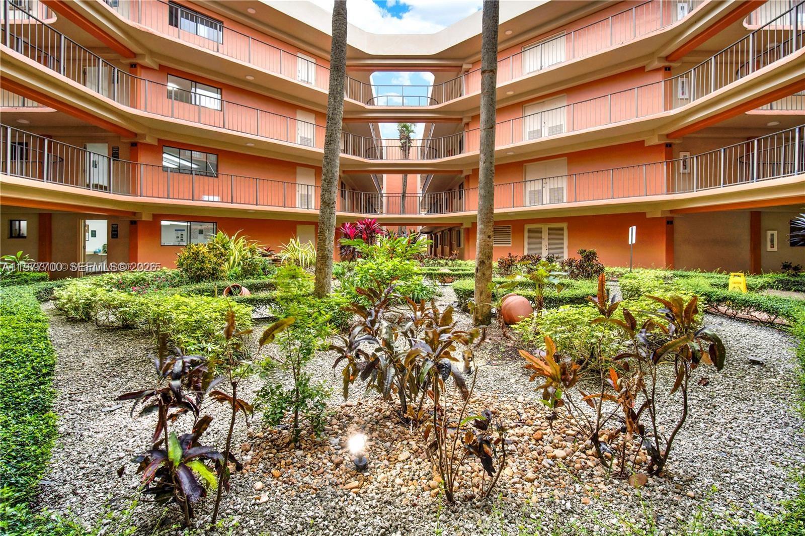 HORIZONS WEST CONDO #10 - Residential