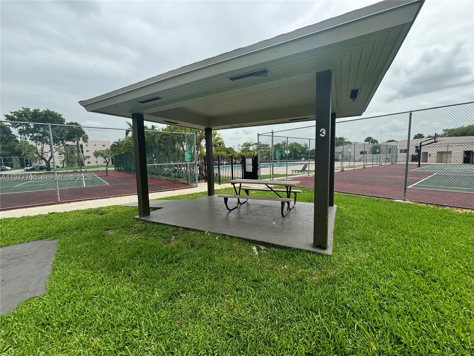 HORIZONS WEST CONDO #10 - Residential