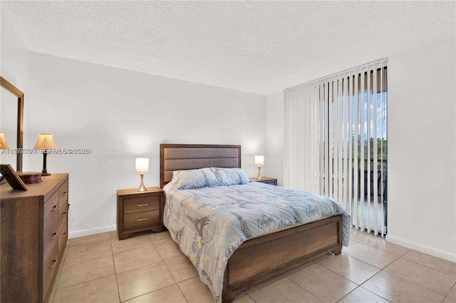 HORIZONS WEST CONDO #10 - Residential