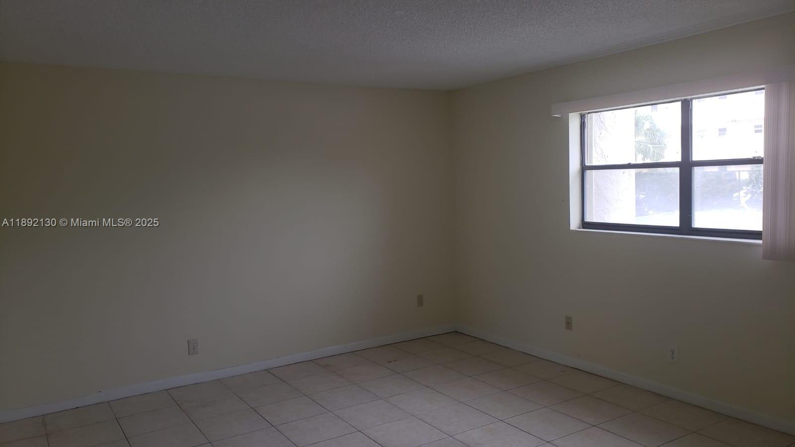 PALM VILLAGE CLUB CONDO - Residential Lease