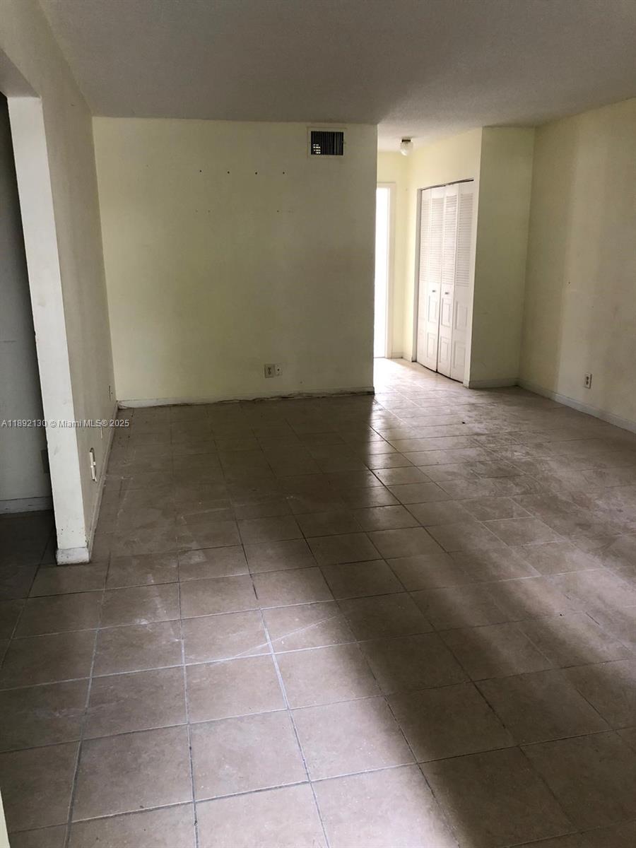 PALM VILLAGE CLUB CONDO - Residential Lease
