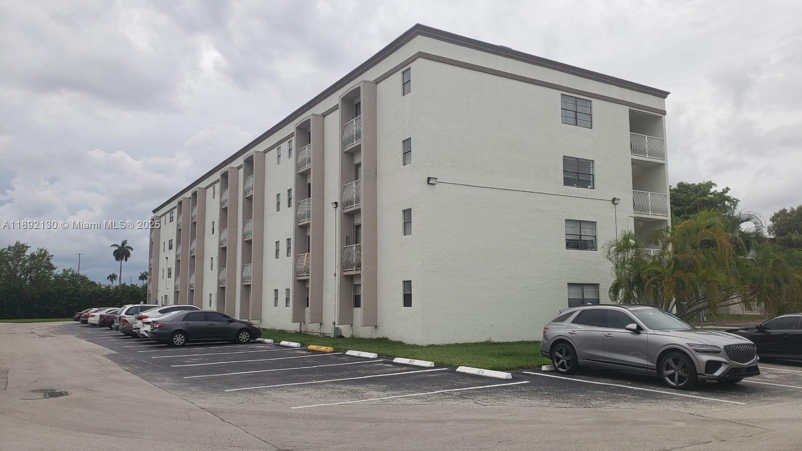 PALM VILLAGE CLUB CONDO - Residential Lease