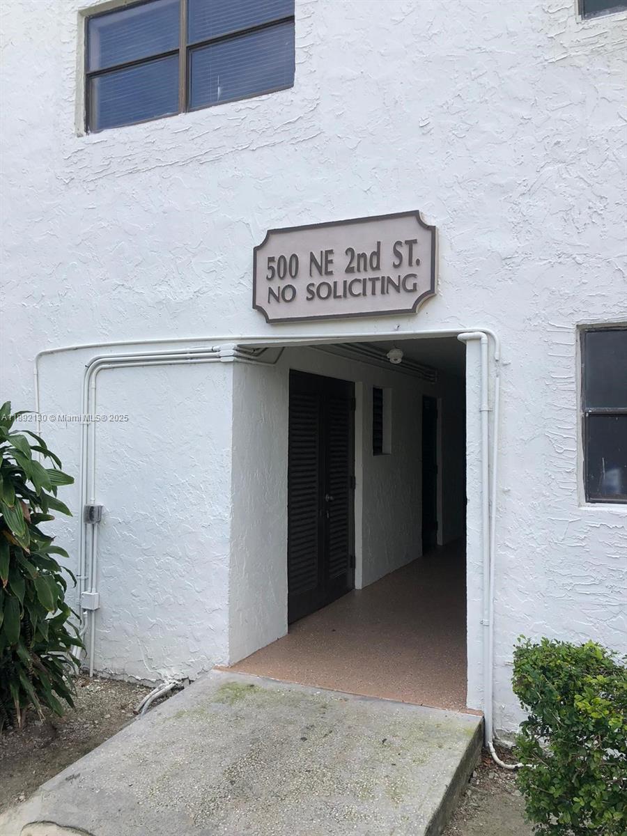 PALM VILLAGE CLUB CONDO - Residential Lease