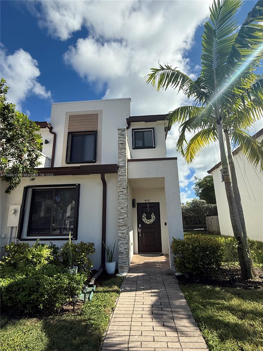 VIA VENTURA NEIGHBORHOOD - Residential