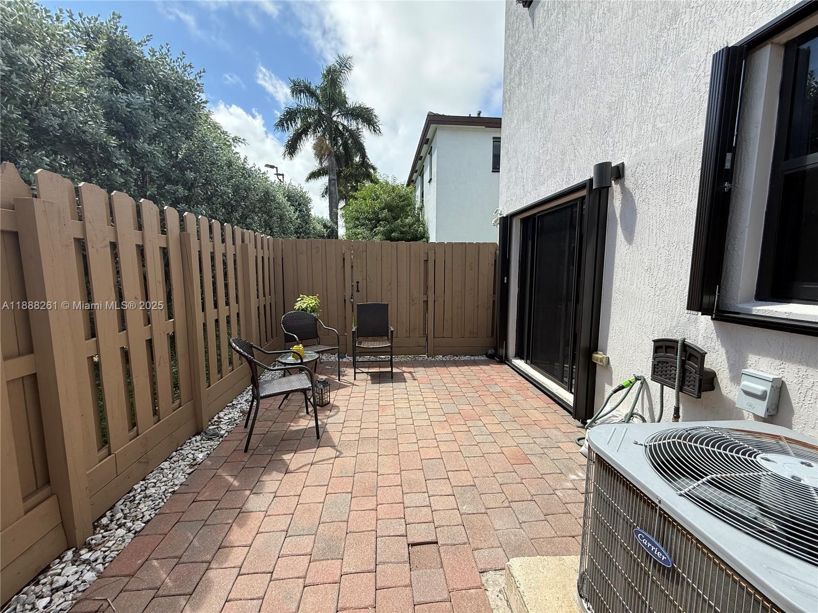 VIA VENTURA NEIGHBORHOOD - Residential