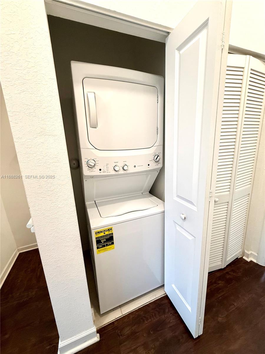 VIA VENTURA NEIGHBORHOOD - Residential