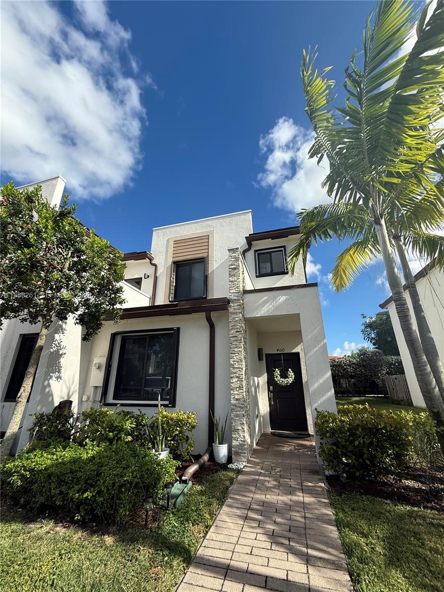 VIA VENTURA NEIGHBORHOOD - Residential