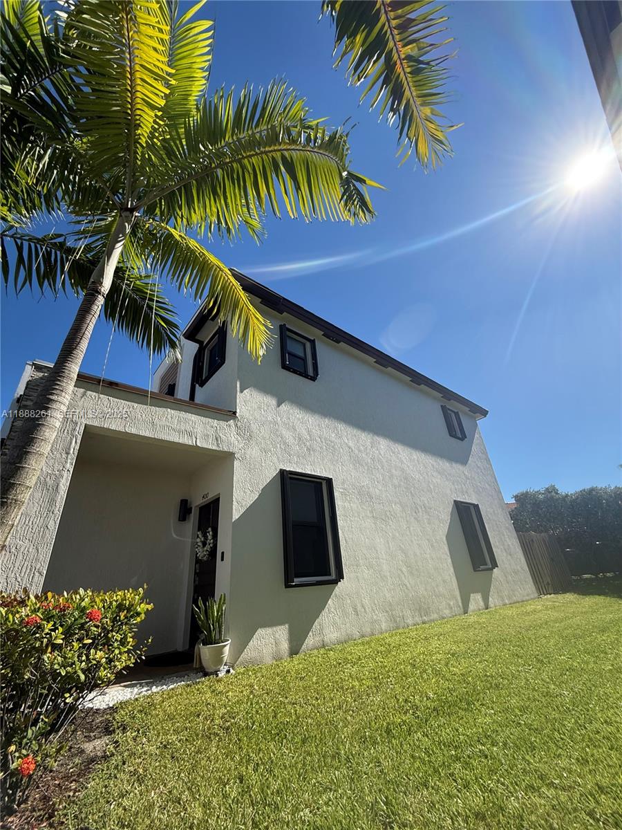 VIA VENTURA NEIGHBORHOOD - Residential