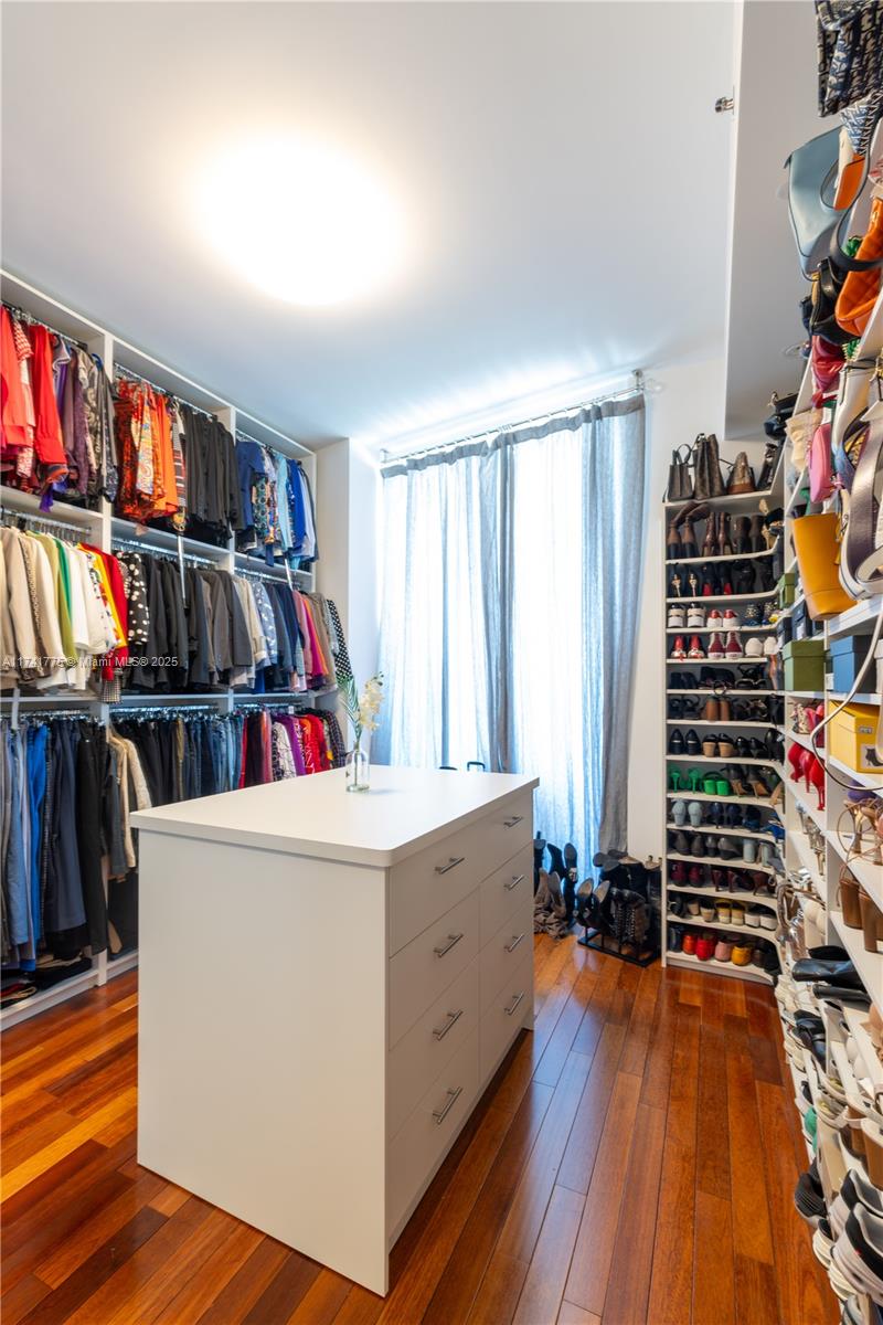 TDR TOWER I CONDO - Residential