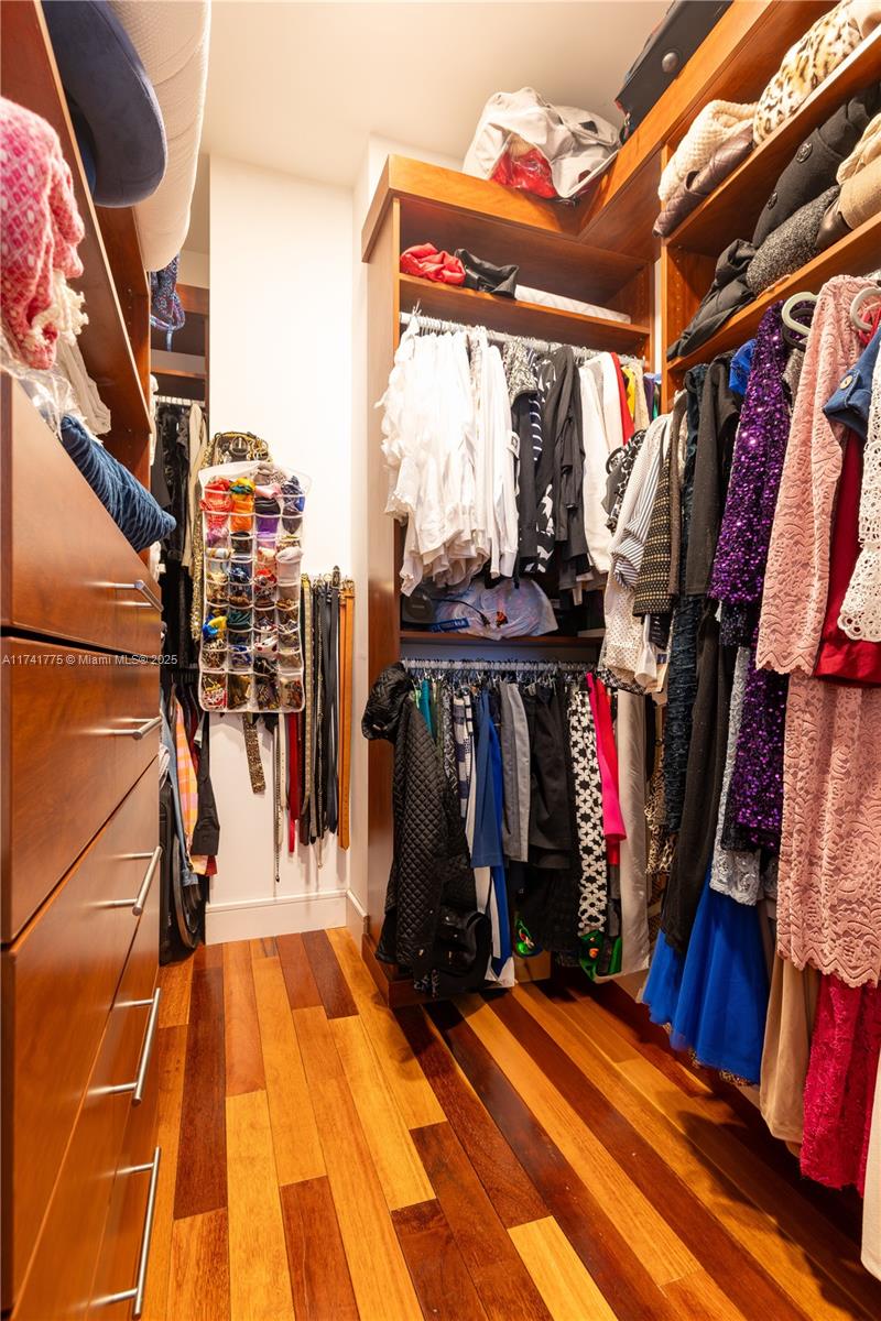 TDR TOWER I CONDO - Residential