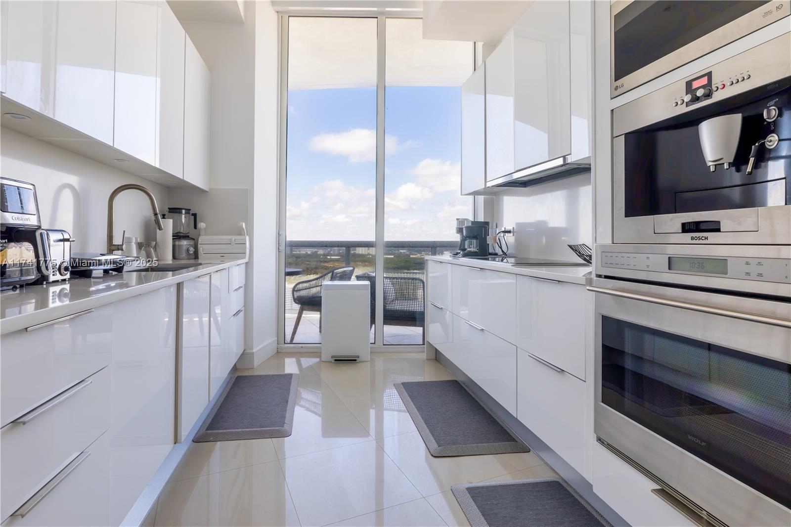 TDR TOWER I CONDO - Residential