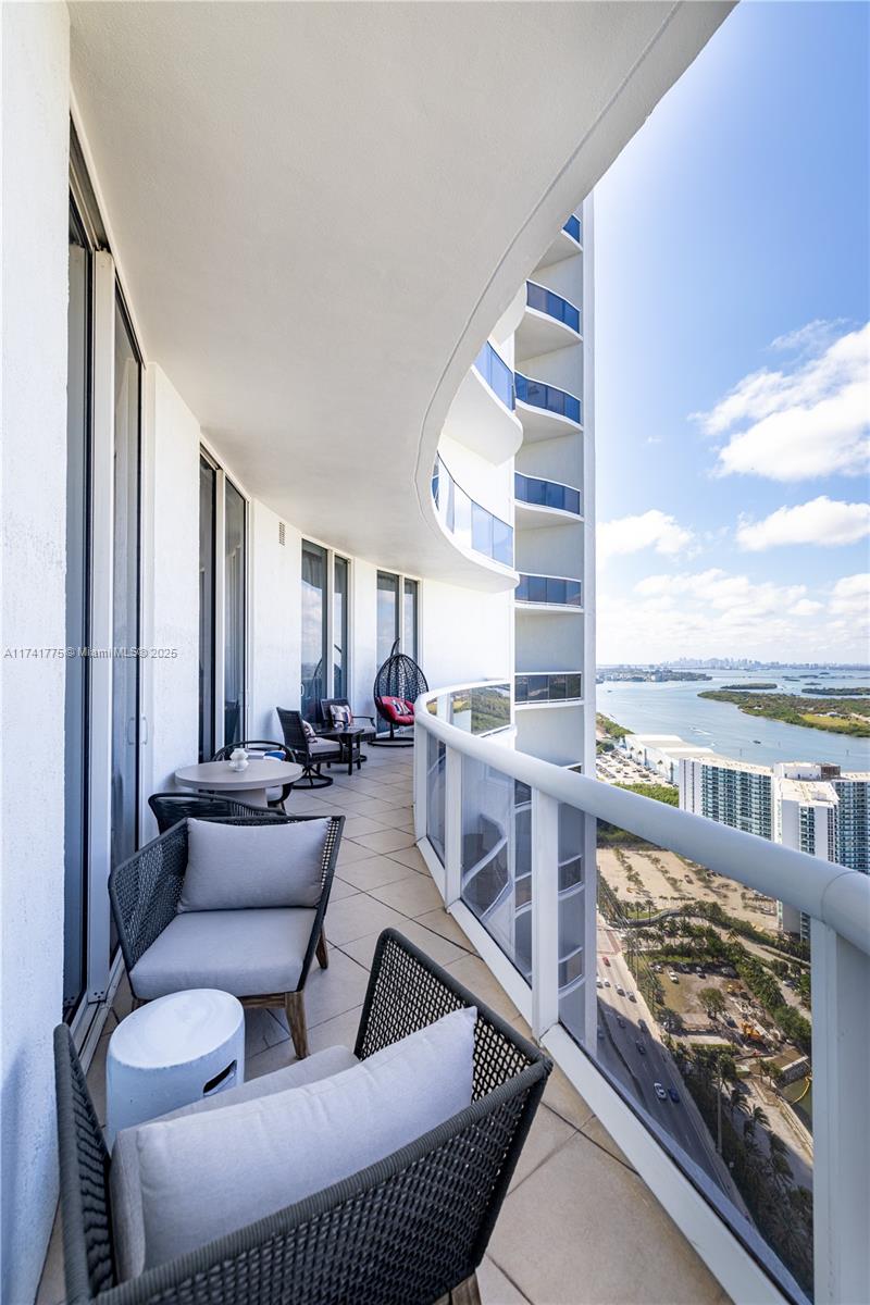 TDR TOWER I CONDO - Residential