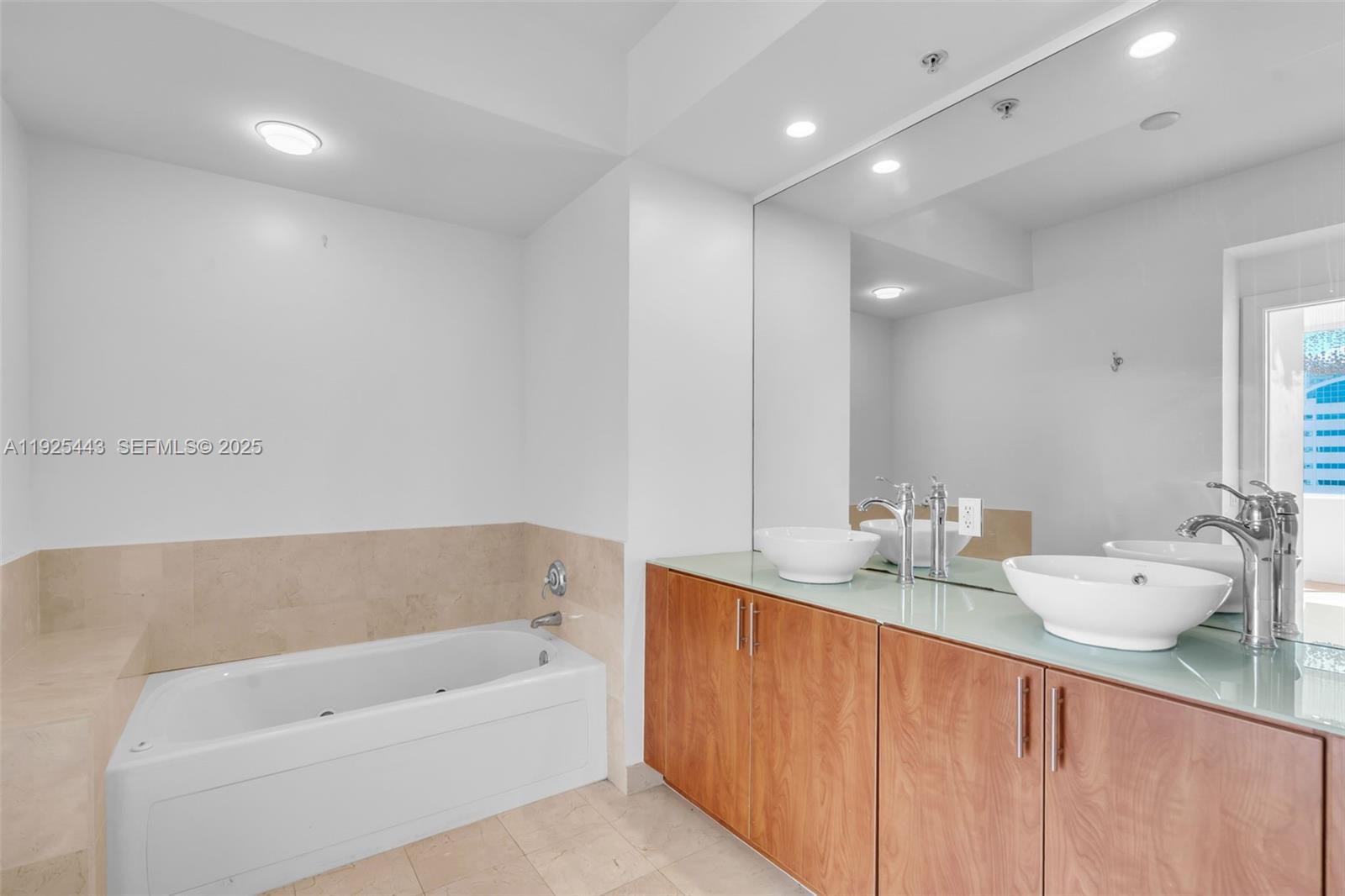 STRADA 315 CONDO - Residential