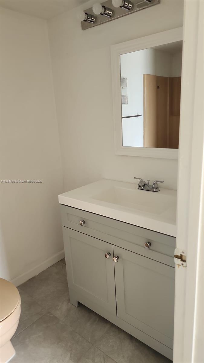 LAKESHORE AT UNIVERSITY P - Residential Lease