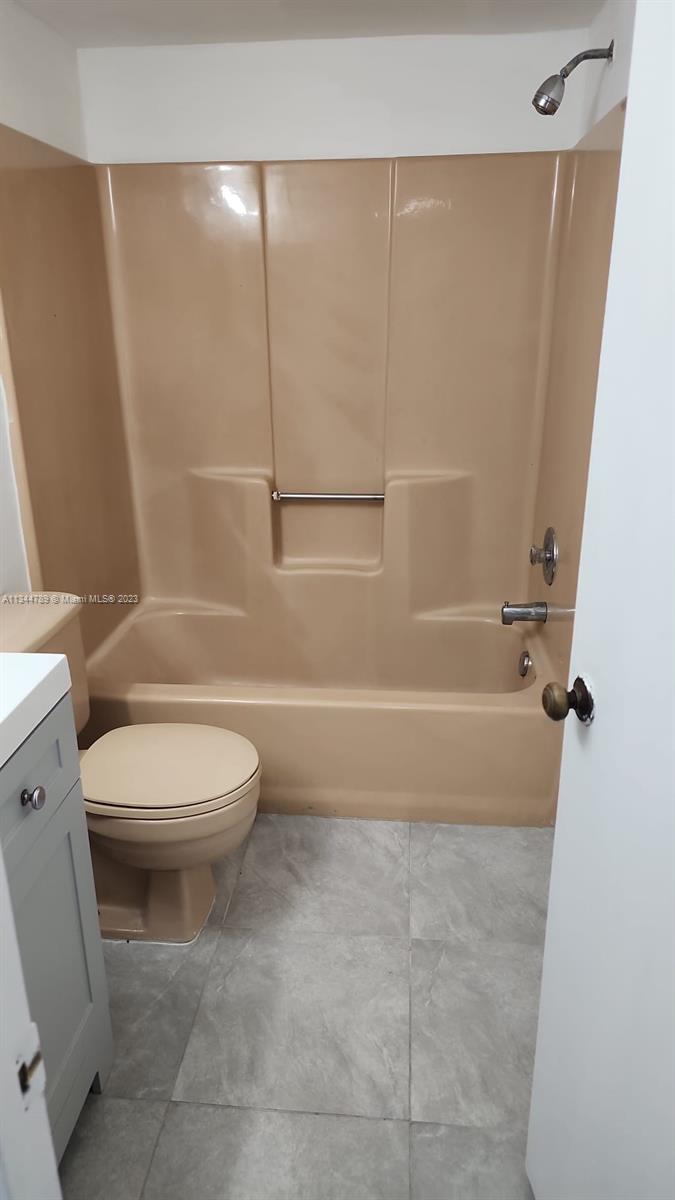 LAKESHORE AT UNIVERSITY P - Residential Lease