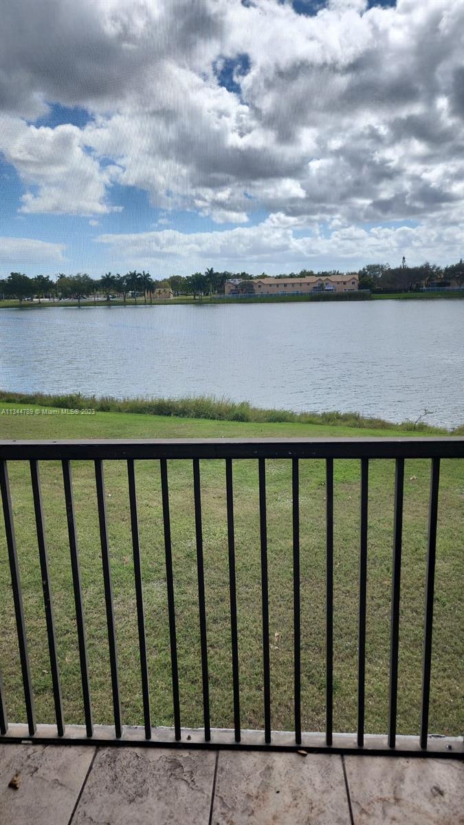 LAKESHORE AT UNIVERSITY P - Residential Lease