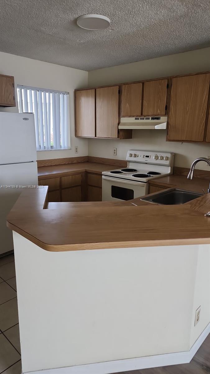 LAKESHORE AT UNIVERSITY P - Residential Lease