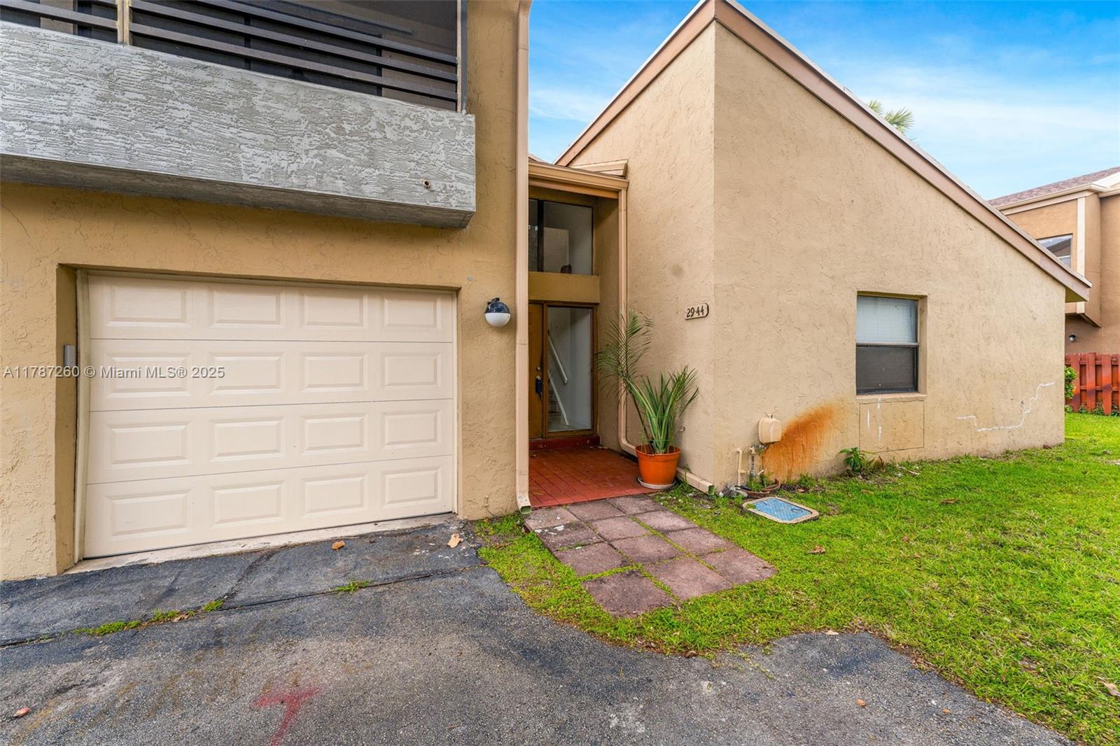 Property for Sale at 2944 W Missionwood Cir D-14, Miramar, Broward County, Florida - Bedrooms: 2 
Bathrooms: 2  - $285,000