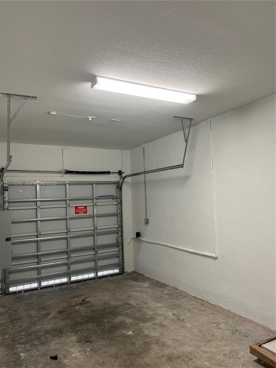 HOMESTEAD PARK OF COMMERC - Residential Lease