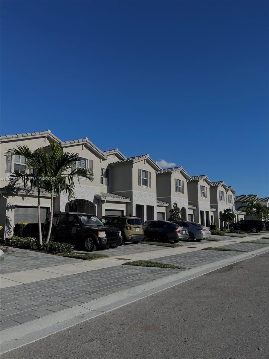 HOMESTEAD PARK OF COMMERC - Residential Lease