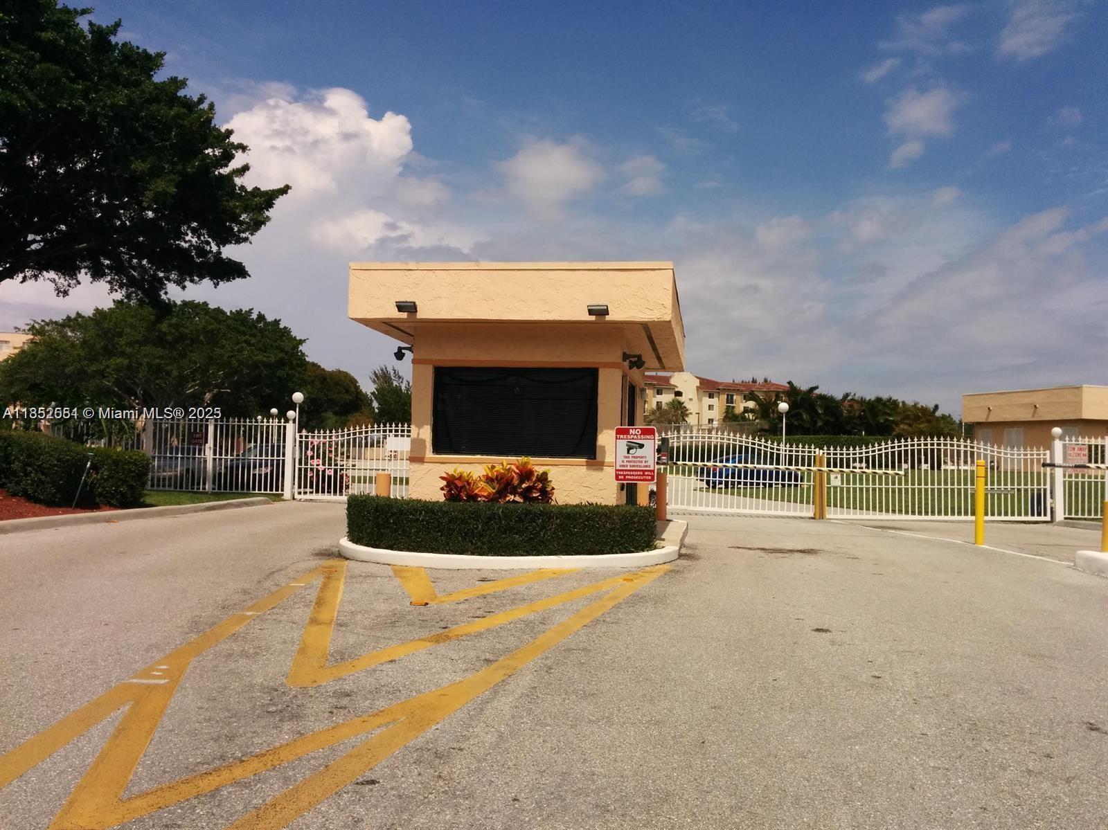 BREAKWATERS OF THE PALM B - Residential